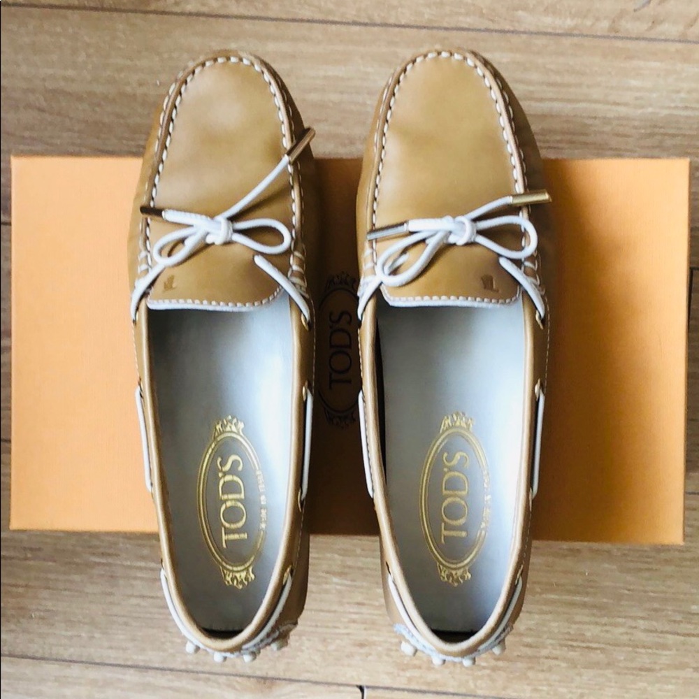 Tod's Tan Leather Driving Loafers with White Trim
